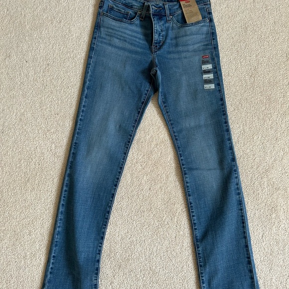 Levi's Women's Classic Straight Leg Blue Jeans - Picture 1 of 6